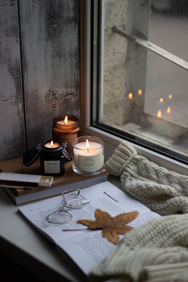 Hygge-Danish-Coziness-Guide-candle-3