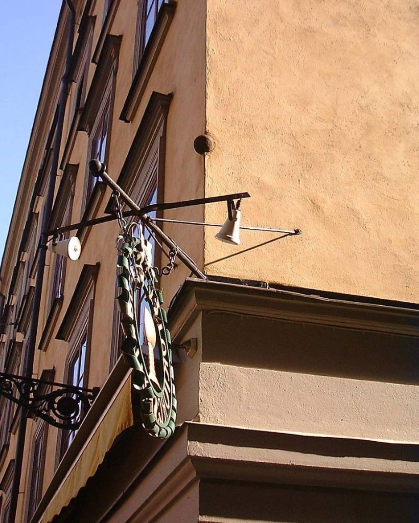 Things-to-Do-in-Gamla-Stan-Stockholm-cannon-ball