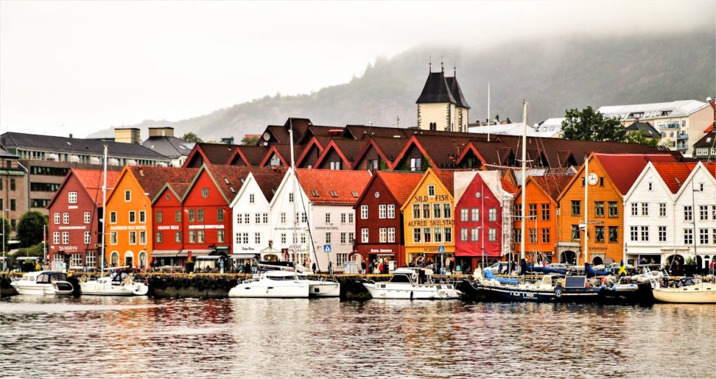 Bergen-harbor-colours