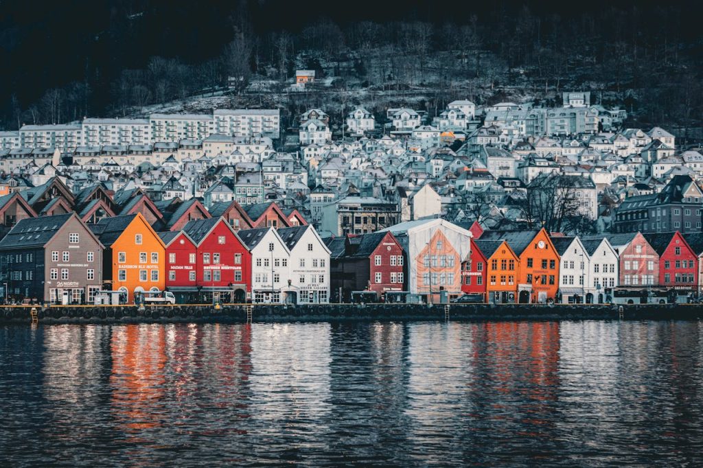 Bryggen-Harbor-Bergen-night-harbor