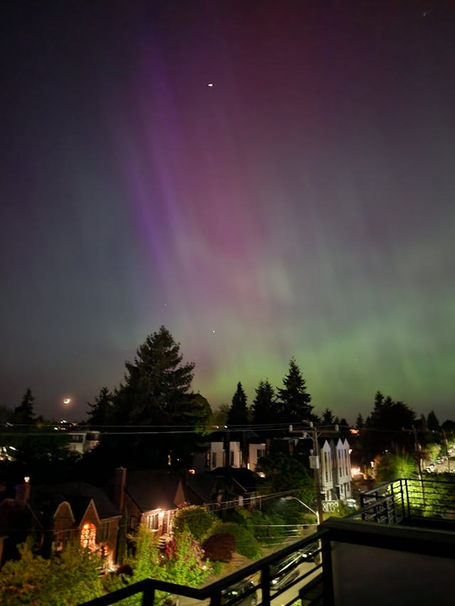 How-to-See-the-Northern-Lights-in-Reykjavik-over-city