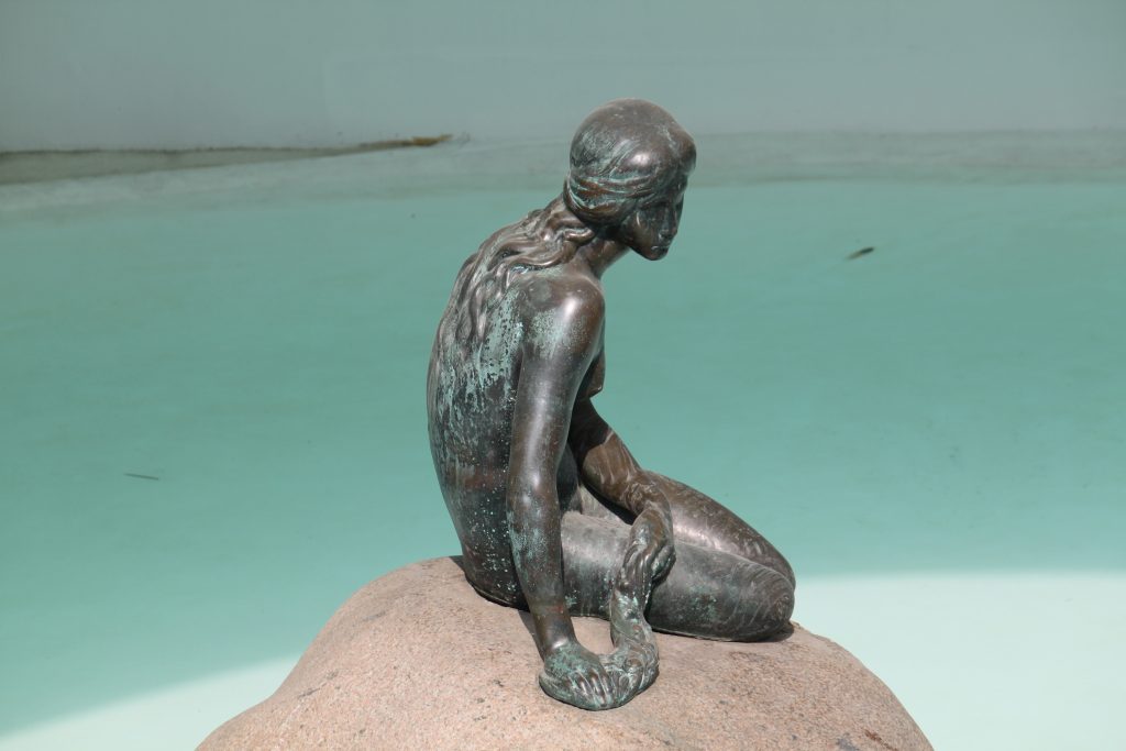The-Little-Mermaid-Statue-Copenhagen-replica
