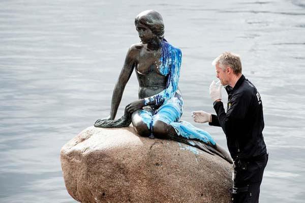 The-Little-Mermaid-Statue-Copenhagen-vandalism-times