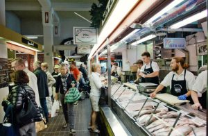 Best-Food-Markets-and-Food-Halls-in-Helsinki-Hakaniemi-Market-Hall-fish