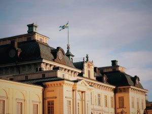Drottningholm-palace-Stockholm-roof-flag