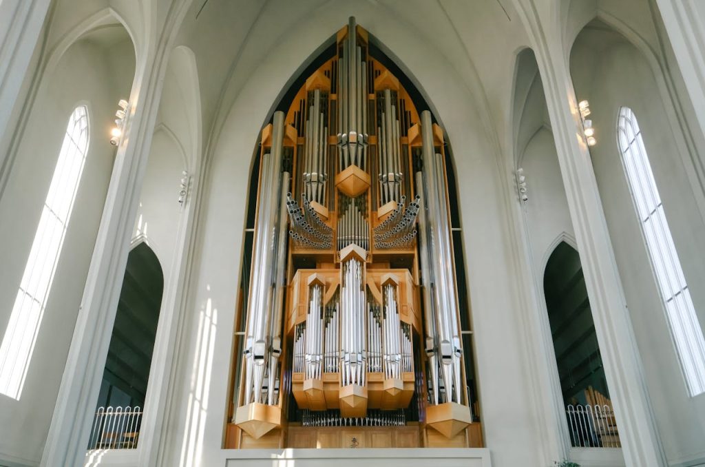 Hallgrimskirkja-Church-Reykjavik-Interior-Art-and-Design