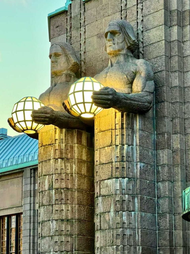 Helsinki-Art-Nouveau-Architecture-Rail-station-men
