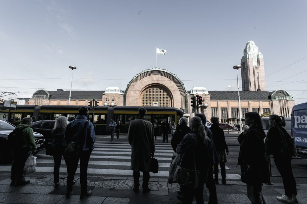 Helsinki-Art-Nouveau-Architecture-people