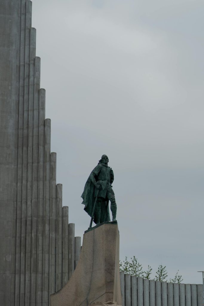 Hallgrimskirkja-Church-Reykjavik-Leif-Erikson-statue