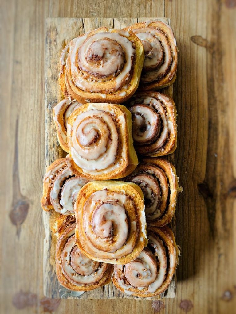 Akureyri-Iceland-cinemmon-rolls-snúður