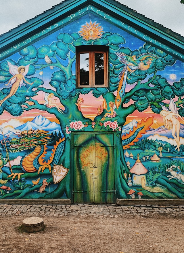 Christiania-Copenhagen-Travel-Guide-color-wall